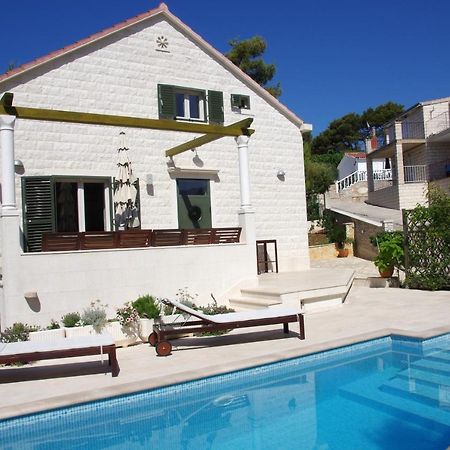 Holiday Home Nevista Sumartin Ngoại thất bức ảnh