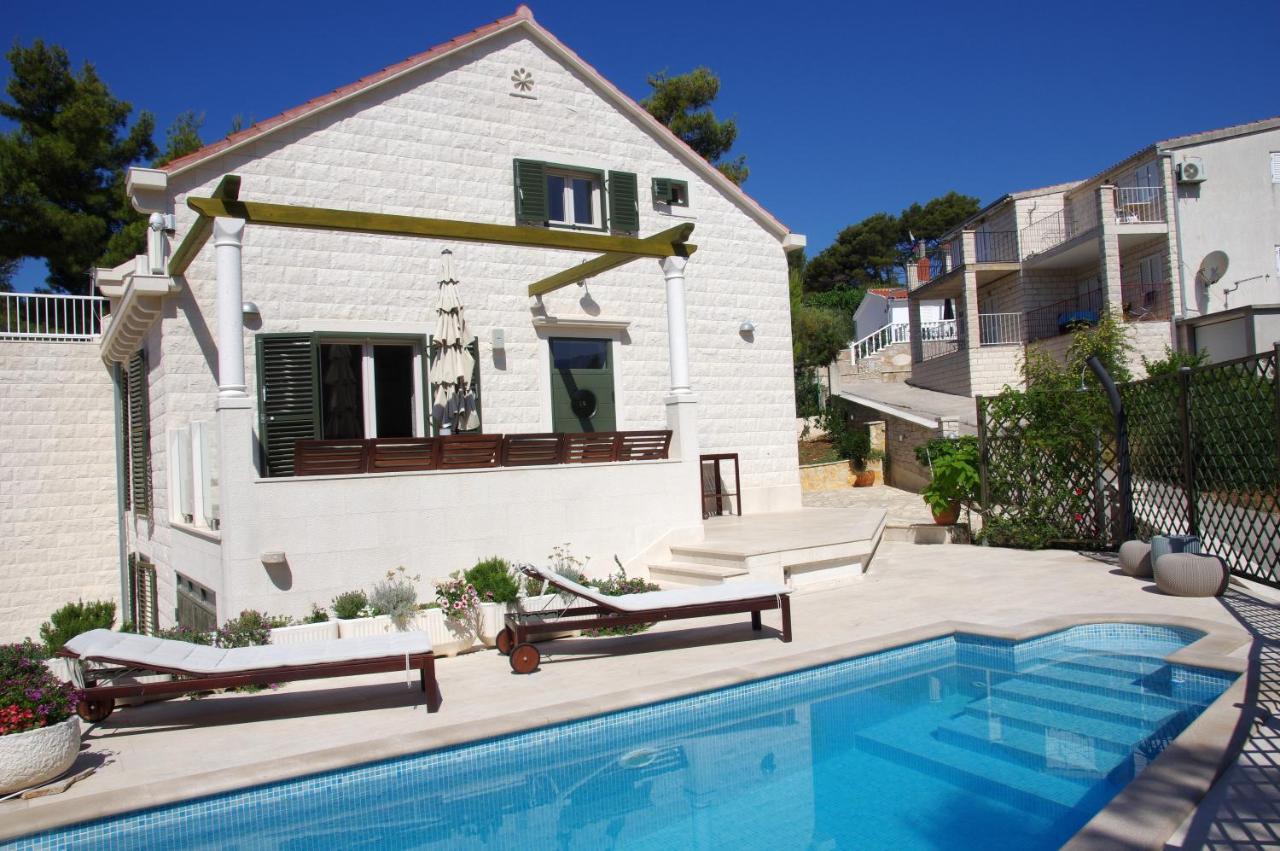 Holiday Home Nevista Sumartin Ngoại thất bức ảnh