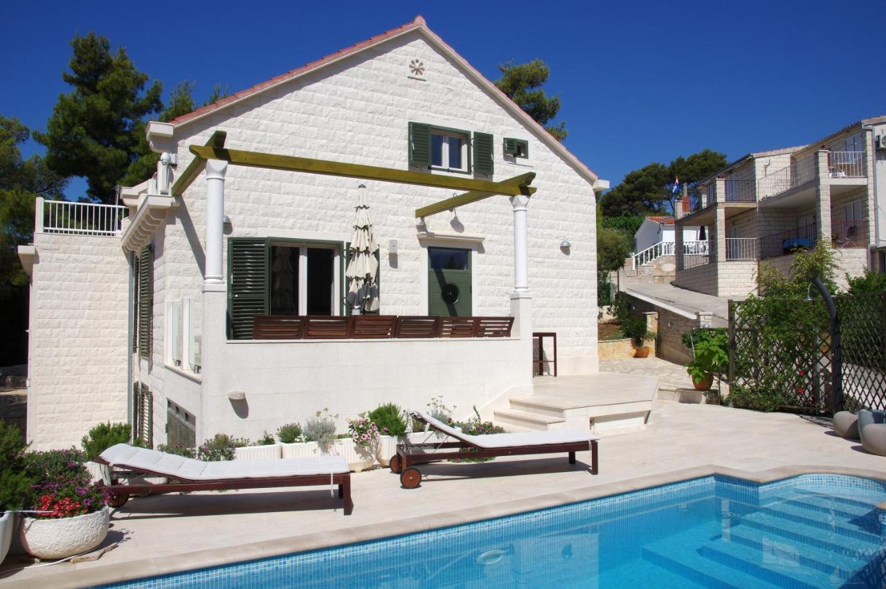 Holiday Home Nevista Sumartin Ngoại thất bức ảnh