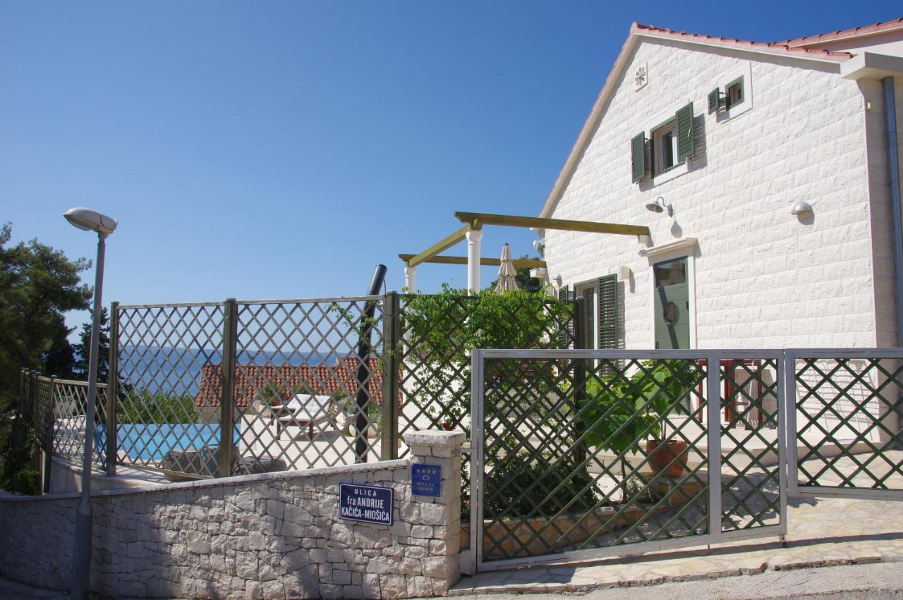 Holiday Home Nevista Sumartin Ngoại thất bức ảnh