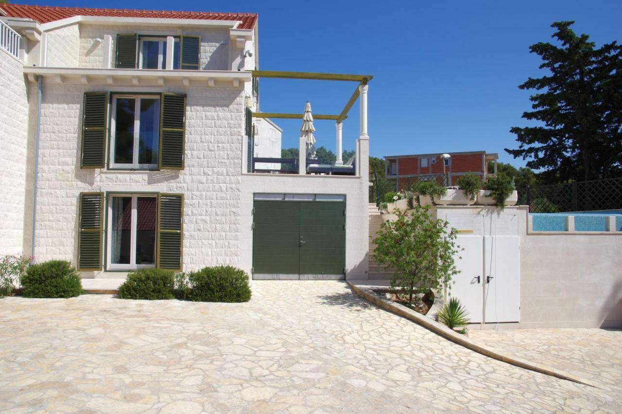 Holiday Home Nevista Sumartin Ngoại thất bức ảnh