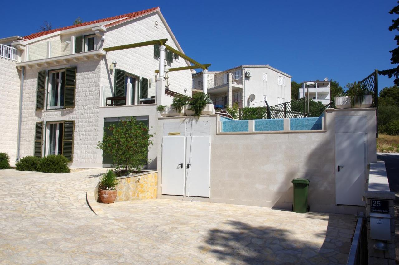 Holiday Home Nevista Sumartin Ngoại thất bức ảnh