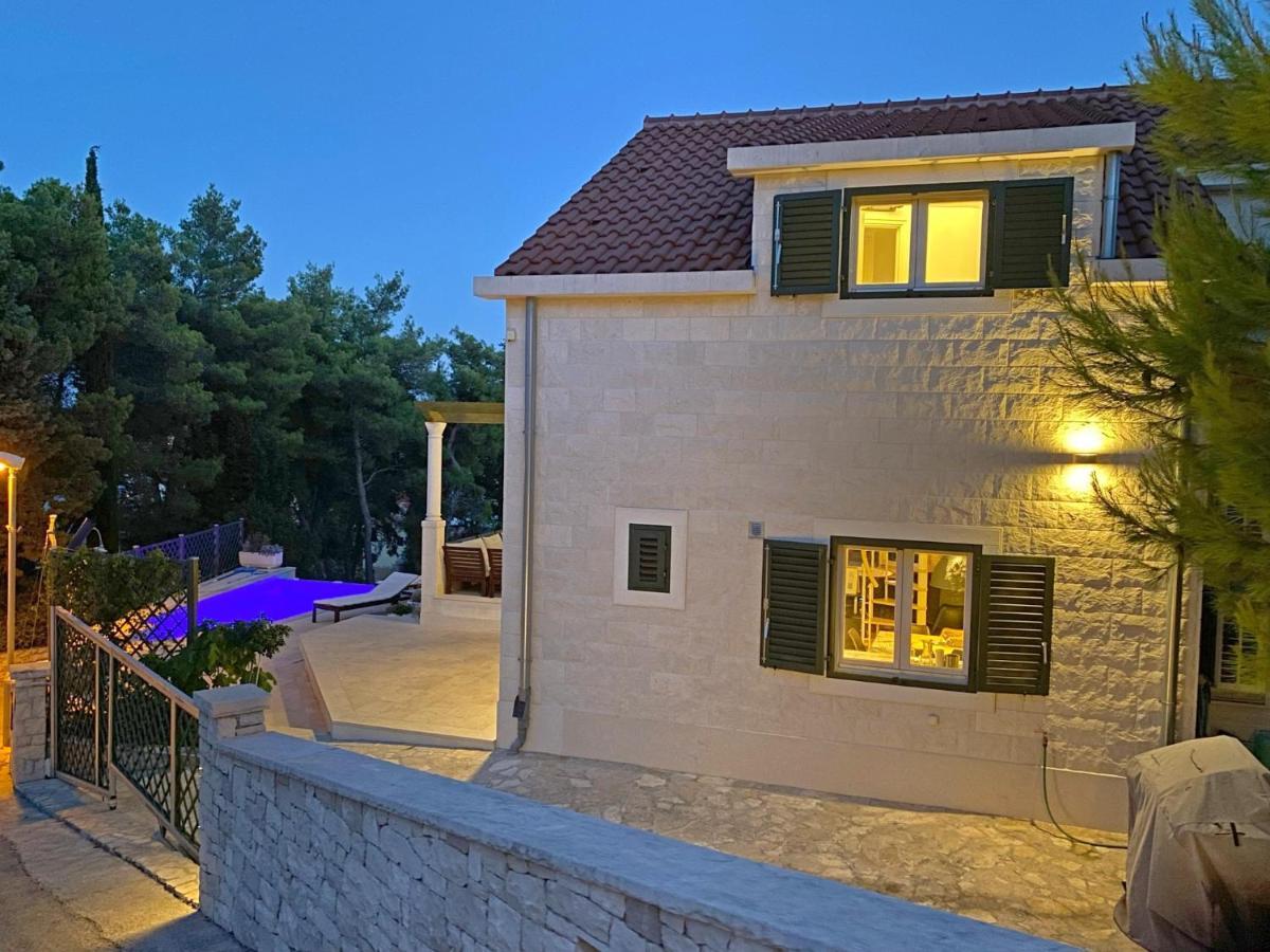 Holiday Home Nevista Sumartin Ngoại thất bức ảnh