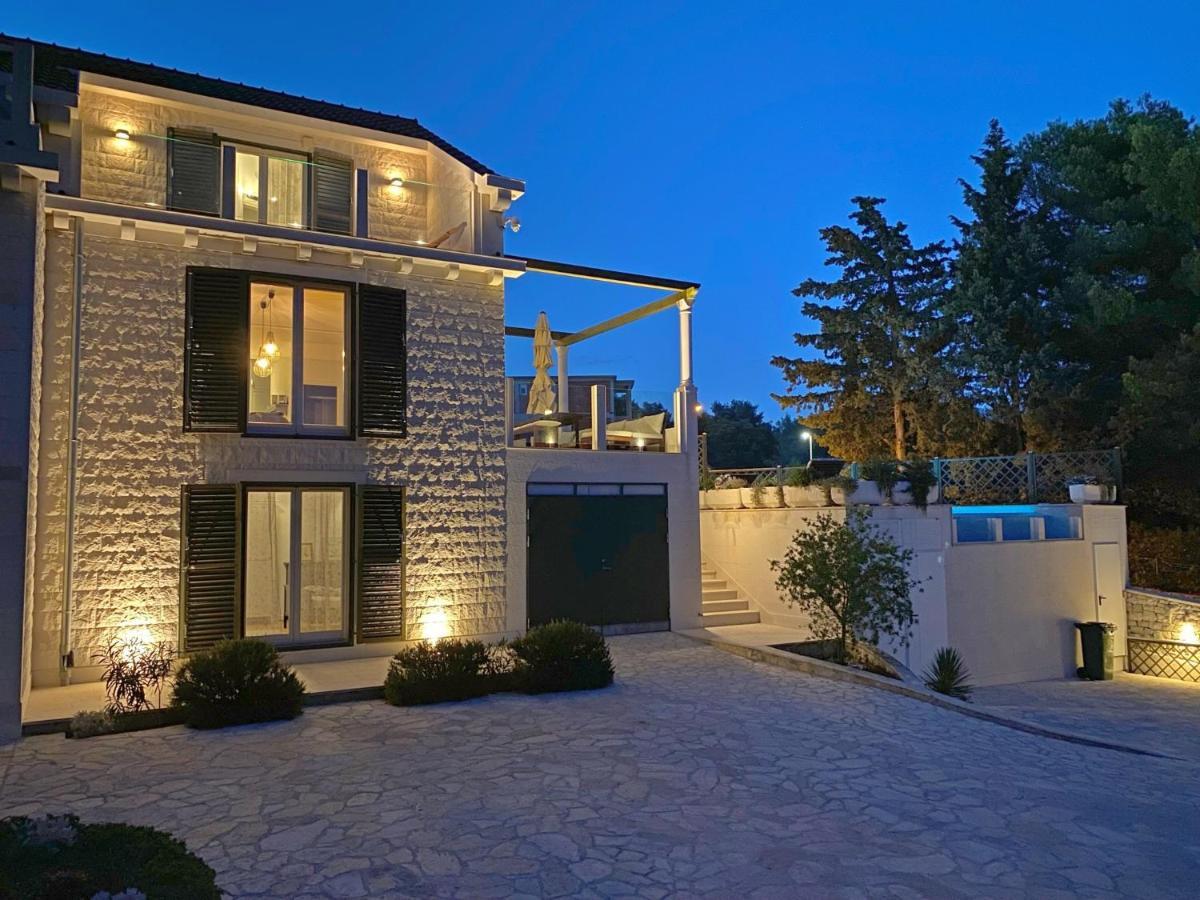 Holiday Home Nevista Sumartin Ngoại thất bức ảnh