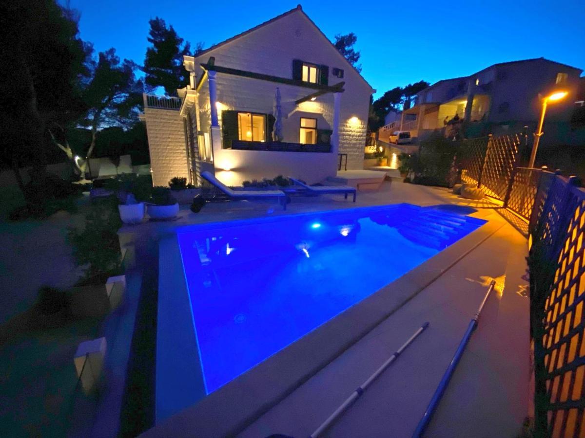 Holiday Home Nevista Sumartin Ngoại thất bức ảnh