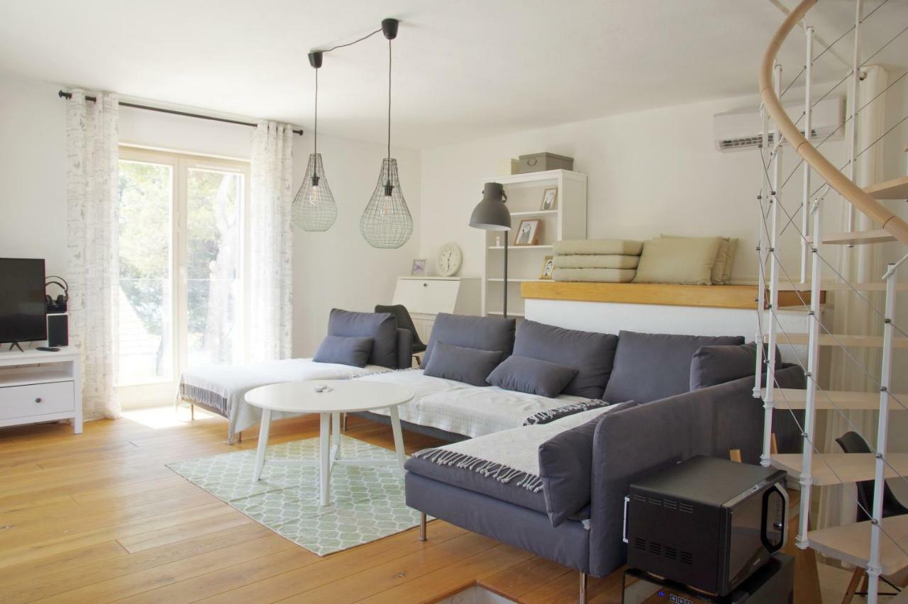 Holiday Home Nevista Sumartin Ngoại thất bức ảnh
