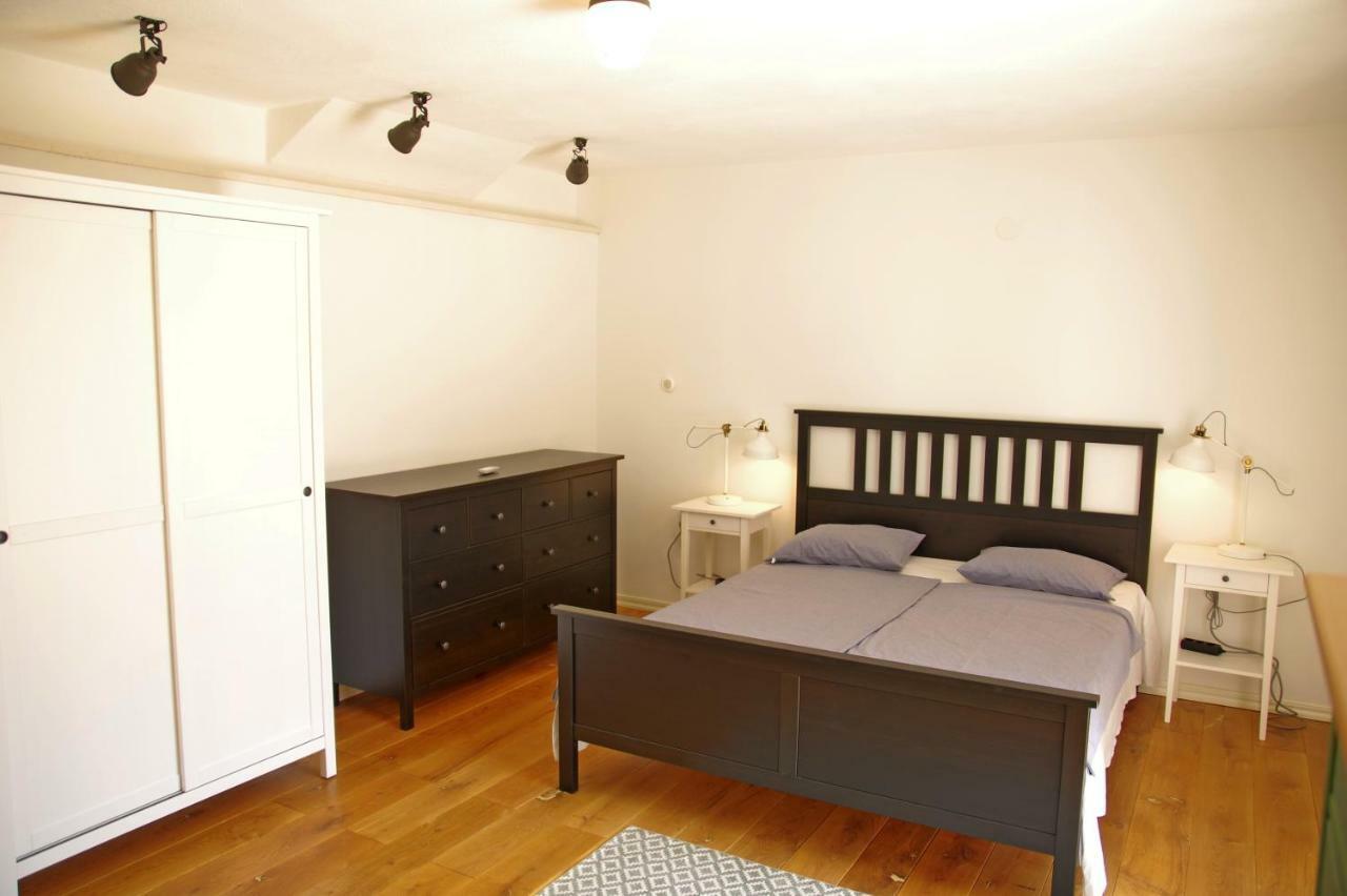 Holiday Home Nevista Sumartin Ngoại thất bức ảnh