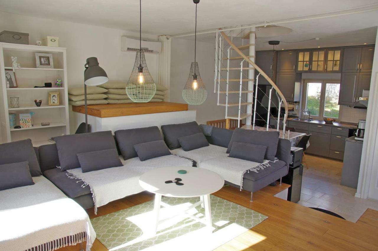 Holiday Home Nevista Sumartin Ngoại thất bức ảnh