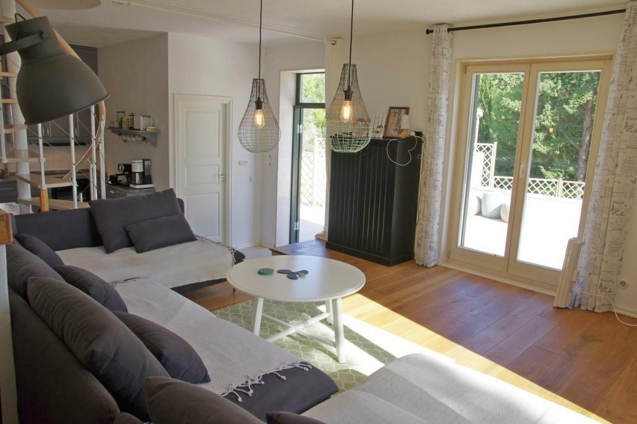 Holiday Home Nevista Sumartin Ngoại thất bức ảnh